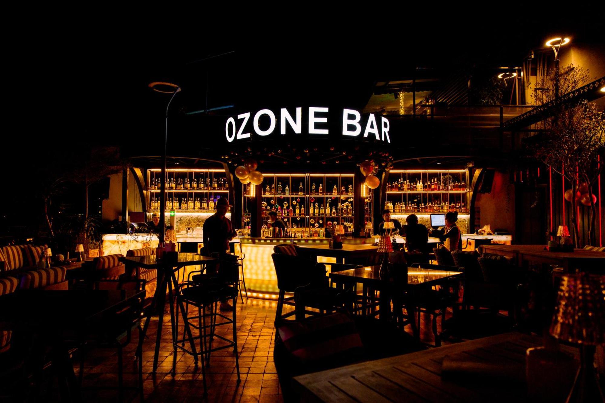 Grand Hotel Du Lac Hanói Exterior foto Ozone Bar