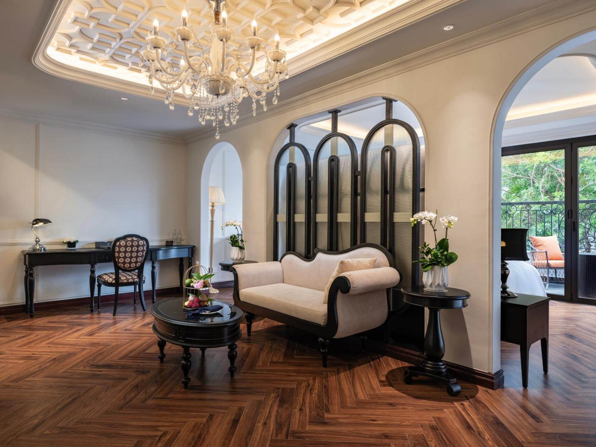 Grand Hotel Du Lac Hanói Exterior foto The living room of a suite at the Mandarin Oriental, Bangkok
